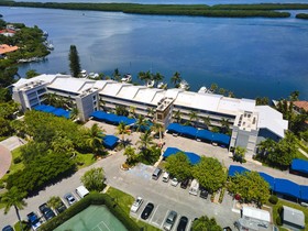 Harbour Villa Club