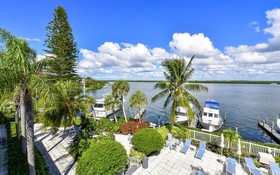 Harbour Villa Club