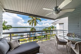 Harbour Villa Club