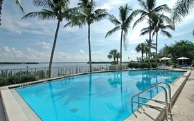 Harbour Villa Club
