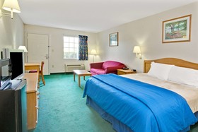 Travelodge Suites by Wyndham MacClenny