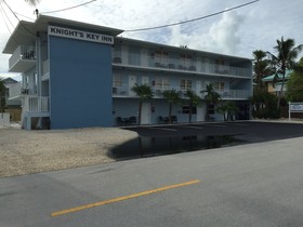 Captain Pips at Knights Key Inn