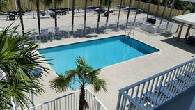 Captain Pips at Knights Key Inn