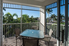 Olde Marco Island Inn & Suites