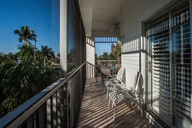 Olde Marco Island Inn & Suites