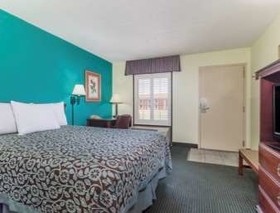 Days Inn by Wyndham Marianna