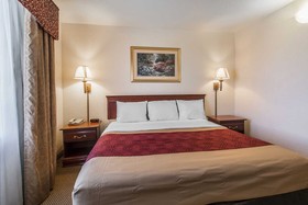 Econo Lodge Inn & Suites
