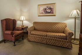 Econo Lodge Inn & Suites