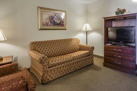 Econo Lodge Inn & Suites
