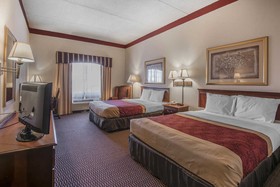 Econo Lodge Inn & Suites