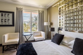 Waldorf Towers Hotel