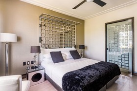Waldorf Towers Hotel