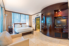 Christian Francis' Sapphire Suite Penthouse 09