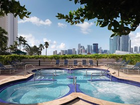 DoubleTree by Hilton Grand Hotel Biscayne Bay