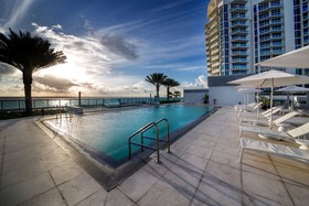 Monte Carlo Miami Beach Condo by Domio
