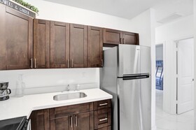 Renzzi Wynwood Apartments