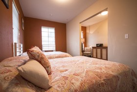 Beds n' Drinks Hostel