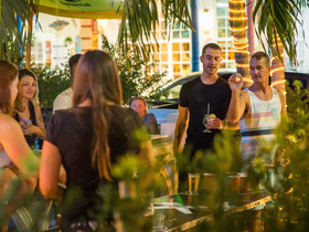Beds n' Drinks Hostel