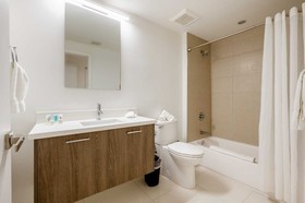 Moderno Residences By Bay Breeze