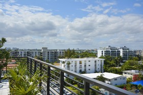 Moderno Residences By Bay Breeze