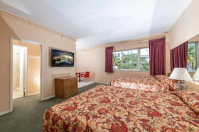 Ocean Beach Hotel