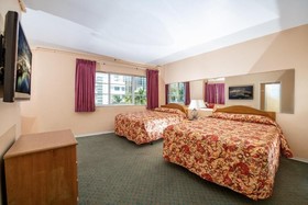Ocean Beach Hotel