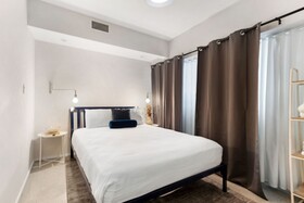 Roami At 250 Collins