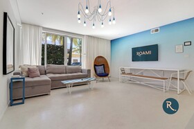 Roami At 250 Collins