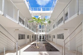 Roami At 250 Collins