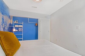 Roami At 250 Collins