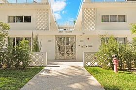 Roami At 250 Collins