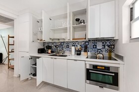 Roami At 250 Collins