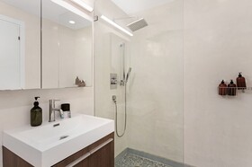 Roami At 250 Collins