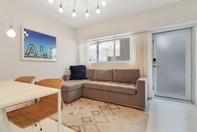 Roami At 250 Collins