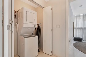 Roami At 250 Collins