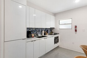 Roami At 250 Collins