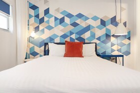 Roami At 250 Collins