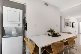 Roami At 250 Collins