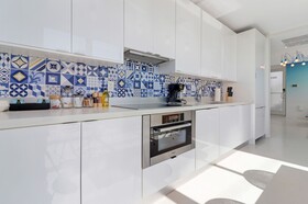 Roami At 250 Collins