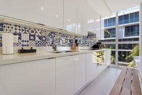 Roami At 250 Collins