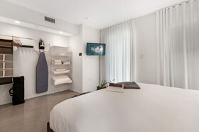 Roami At 250 Collins