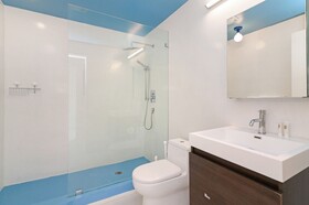 Roami At 250 Collins