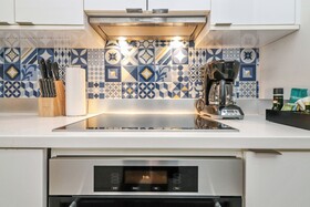 Roami At 250 Collins