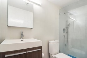 Roami At 250 Collins