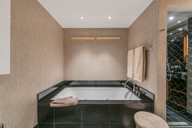 Setai Residence by LRMB