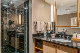 Setai Residence by LRMB
