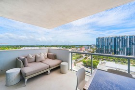 Setai Residence by LRMB