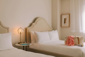Kenmore Village Hotel