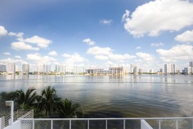 Marina Bay Club