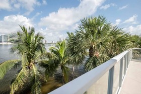 Marina Bay Club
